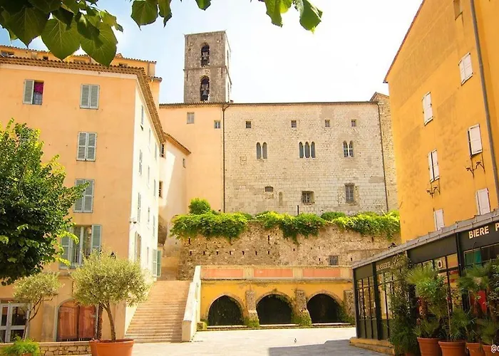 Grasse : Centre Ville Superbe Appartement 2 Chambres